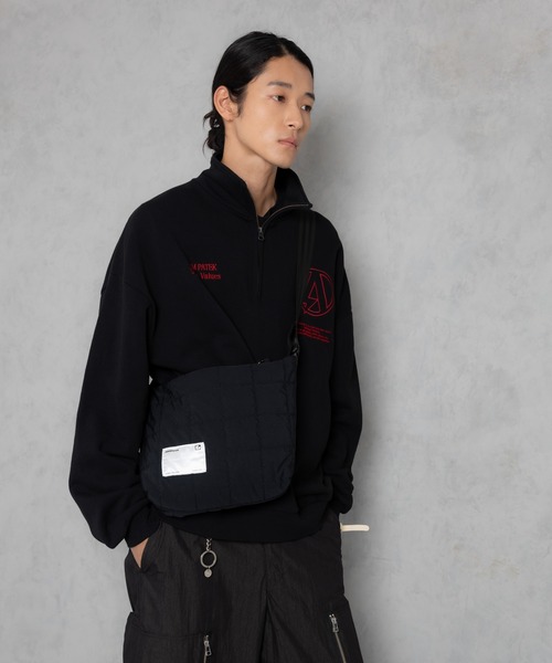 ADAM PATEK（アダムパテック）の「【ADAMPATEK/アダムパテック】square quilt middle shoulder bag / スクエアキルトミディアムショルダーバッグ（ショルダーバッグ・メンズ・カーキ/ブラック/グレー・FREE）」の2枚目の写真