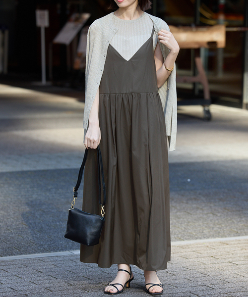 SLOBE IENA(スローブイエナ)の「マットタフタキャミワンピース(ワンピース・レディース・カーキ/ネイビー・FREE)」の4枚目の写真