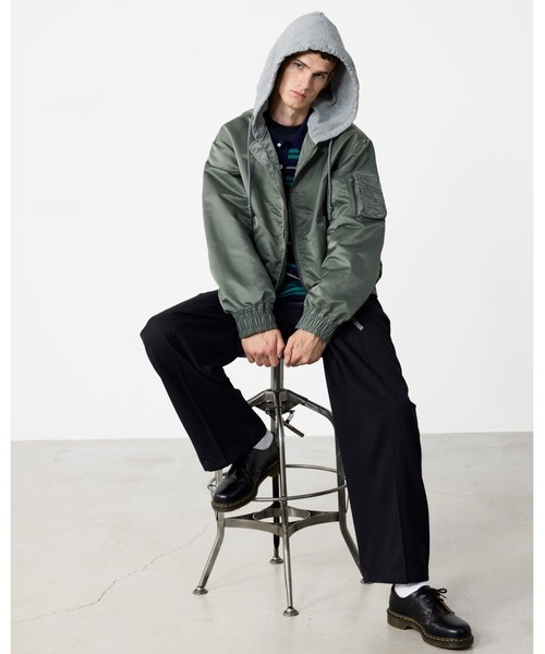 BEAMS(ビームス)の「フェイクレイヤード フライトジャケット【ワイドショートフィット】(ブルゾン・メンズ・ブラック/オリーブ・S/M/XL/L)」の3枚目の写真