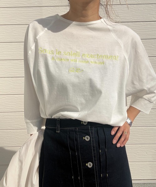 Q（キュー）の「ラウンドネック刺繍T（Tシャツ/カットソー・レディース・ブラック/ライトグリーン・MEDIUM）」の7枚目の写真