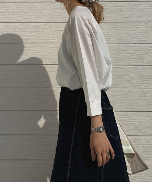 Q（キュー）の「ラウンドネック刺繍T（Tシャツ/カットソー・レディース・ブラック/ライトグリーン・MEDIUM）」の8枚目の写真