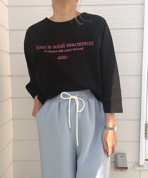 Q（キュー）の「ラウンドネック刺繍T（Tシャツ/カットソー・レディース・ブラック/ライトグリーン・MEDIUM）」の10枚目の写真