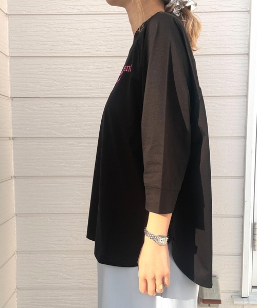 Q（キュー）の「ラウンドネック刺繍T（Tシャツ/カットソー・レディース・ブラック/ライトグリーン・MEDIUM）」の12枚目の写真