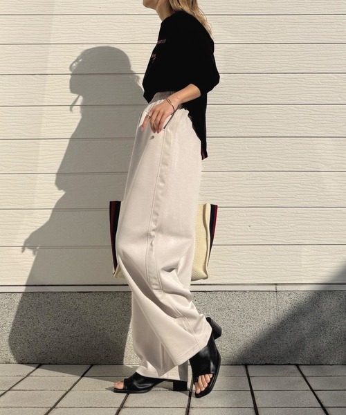 Q（キュー）の「ラウンドネック刺繍T（Tシャツ/カットソー・レディース・ブラック/ライトグリーン・MEDIUM）」の21枚目の写真