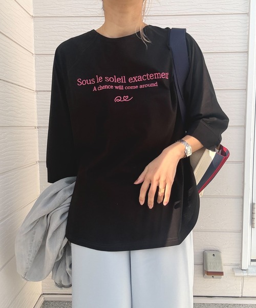 Q（キュー）の「ラウンドネック刺繍T（Tシャツ/カットソー・レディース・ブラック/ライトグリーン・MEDIUM）」の11枚目の写真