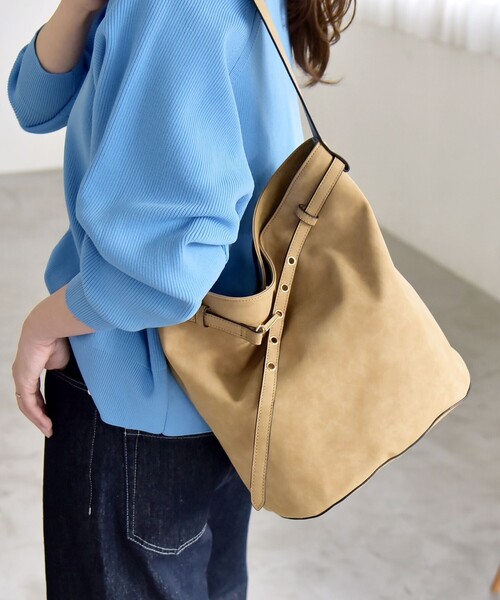 quaranciel（カランシエル）の「quaranciel: ワンハンドル ベルトデザイン トート バッグ（A4対応）（トートバッグ・レディース・ベージュ/グレー/ピンク・ONE SIZE）」の3枚目の写真