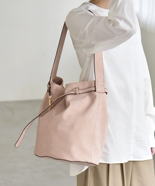 quaranciel（カランシエル）の「quaranciel: ワンハンドル ベルトデザイン トート バッグ（A4対応）（トートバッグ・レディース・ベージュ/グレー/ピンク・ONE SIZE）」の16枚目の写真