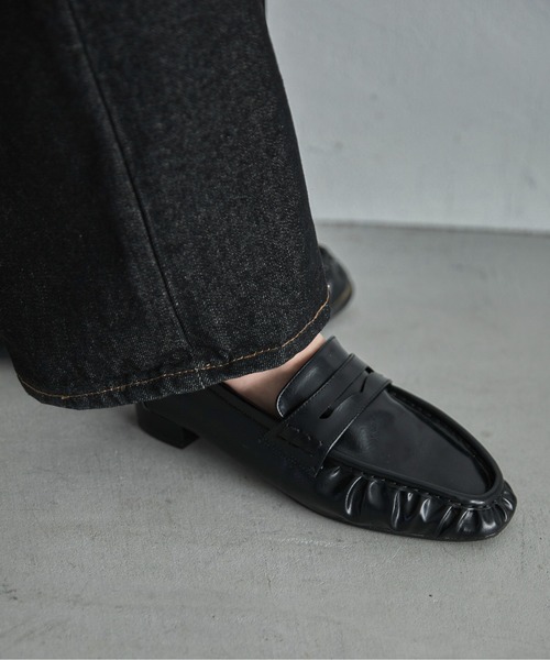 feepur（フェピュール）の「【6サイズ展開】スクエアトゥギャザーローファー（ローファー・レディース・ブラック・22.5/23.5/24.5/25/25.5/26）」の4枚目の写真