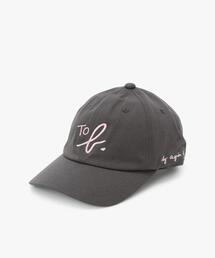 To b. by agnes b.（トゥービーバイアニエスベー）の「”To b.” ビッグロゴ 刺繍 キャップ（キャップ）」