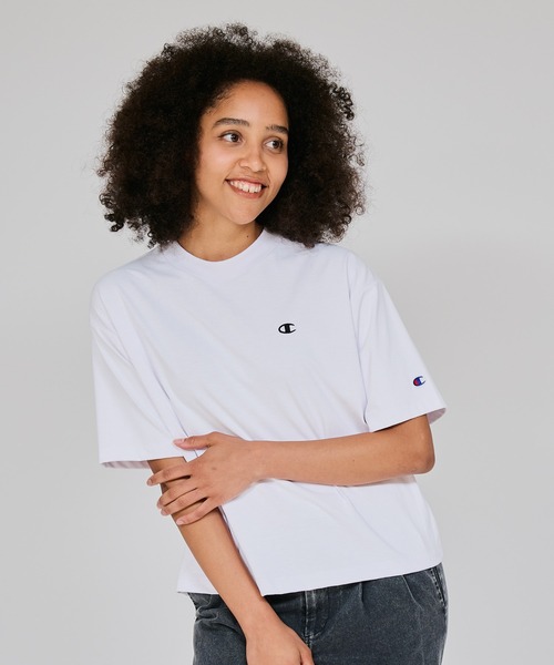 Champion(チャンピオン)の「【Champion/チャンピオン】レディース ショートスリーブTシャツ(Tシャツ/カットソー・レディース・ダークブラウン/モスグリーン/オフホワイト/ブルー系その他3・MEDIUM/LARGE)」の2枚目の写真