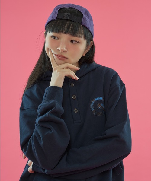 セール】【 4color / 3size 】SWEAT ONE POINT PATCHWORK HENRY HOODIE