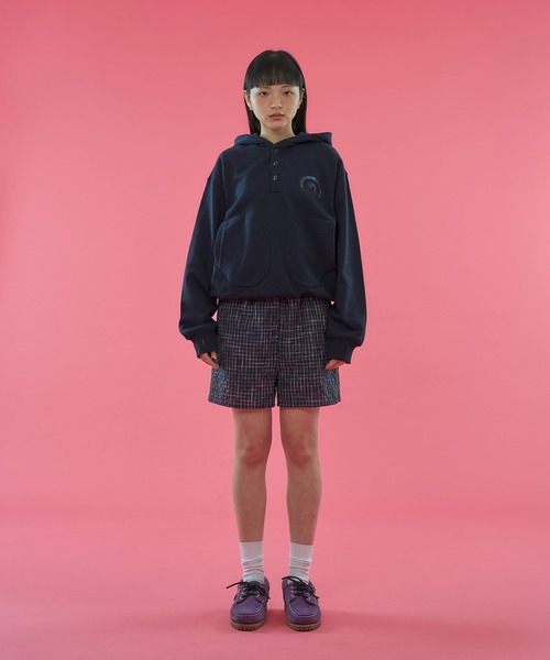 WISH FOR EVER（ウィッシュフォーエバー）の「【 4color / 3size 】SWEAT ONE POINT PATCHWORK HENRY HOODIE / ワンポイントパッチワークヘンリースウェットフーディ（パーカー・メンズ・ネイビー/レッド/ダークグリーン/グレー・MEDIUM/LARGE/SMALL）」の18枚目の写真