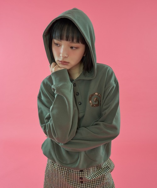 WISH FOR EVER（ウィッシュフォーエバー）の「【 4color / 3size 】SWEAT ONE POINT PATCHWORK HENRY HOODIE / ワンポイントパッチワークヘンリースウェットフーディ（パーカー・メンズ・ネイビー/レッド/ダークグリーン/グレー・MEDIUM/LARGE/SMALL）」の13枚目の写真