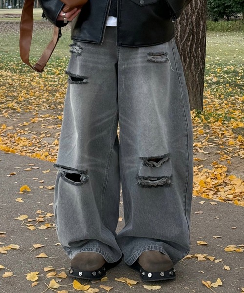 Theater code(シアターコード)の「Theater code × 6hourssleep ヴィンテージダメージワイドレッグ デニムパンツ(デニムパンツ・メンズ・グレー・M/L)」の2枚目の写真