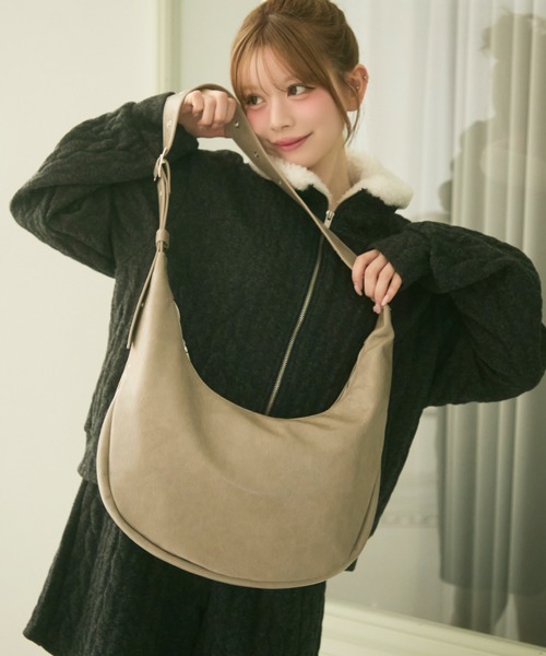 TITTY&CO.(ティティーアンドコー)の「ベルトショルダーホーボーバッグ(ショルダーバッグ・レディース・ピンク/ベージュ/アイボリー・FREE)」の21枚目の写真