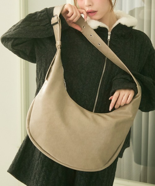 TITTY&CO.(ティティーアンドコー)の「ベルトショルダーホーボーバッグ(ショルダーバッグ・レディース・ピンク/ベージュ/アイボリー・FREE)」の17枚目の写真