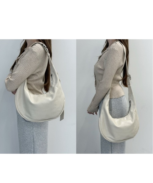 TITTY&CO.(ティティーアンドコー)の「ベルトショルダーホーボーバッグ(ショルダーバッグ・レディース・ピンク/ベージュ/アイボリー・FREE)」の16枚目の写真