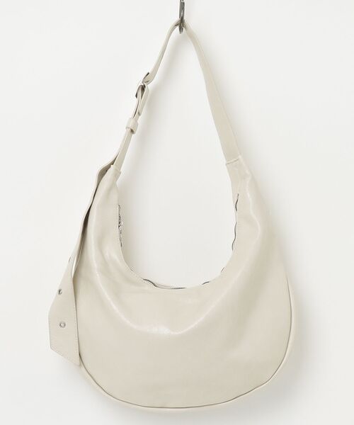 TITTY&CO.(ティティーアンドコー)の「ベルトショルダーホーボーバッグ(ショルダーバッグ・レディース・ピンク/ベージュ/アイボリー・FREE)」の10枚目の写真