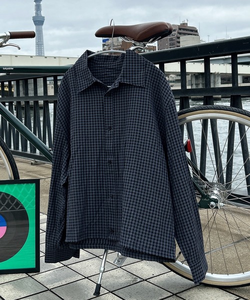 UNDERSTATEMENTs(アンダーステイトメント)の「【ユニセックス】ショート丈ベーシックシャツ(シャツ/ブラウス・メンズ・ブルー系その他/ブラック系その他/ライトブルー/ブルー/ホワイト/ホワイト系/ホワイト系その他/ネイビー系/ネイビー/ブラック系その他2/ブラック系/チャコールグレー/ブルー系その他2/ブラック/ブラウン系その他・MEDIUM/LARGE)」の16枚目の写真