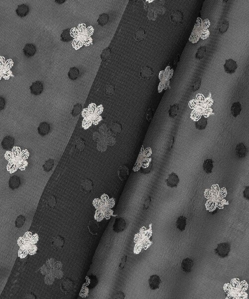 ANAYI（アナイ）の「フラワー刺繍ドットスリット ブラウス（シャツ/ブラウス・レディース・ホワイト/ネイビー/ブラック・38/36）」の4枚目の写真
