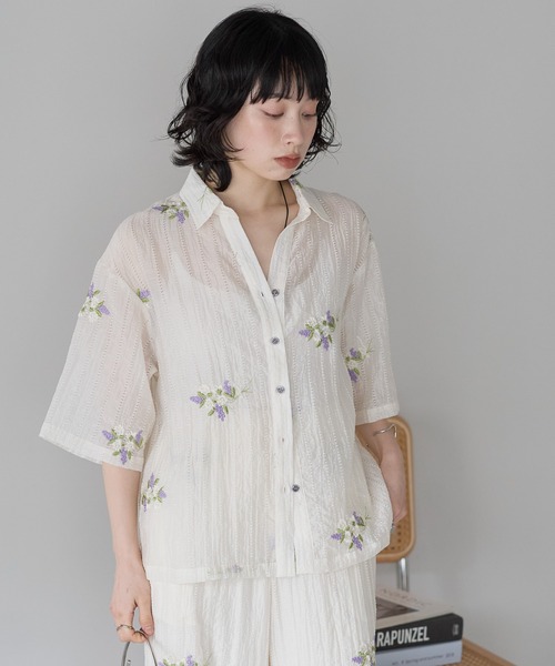 SOTT(ソット)の「花刺繍スキッパーシャツ(シャツ/ブラウス・レディース・オフホワイト/ブラック・FREE)」の7枚目の写真