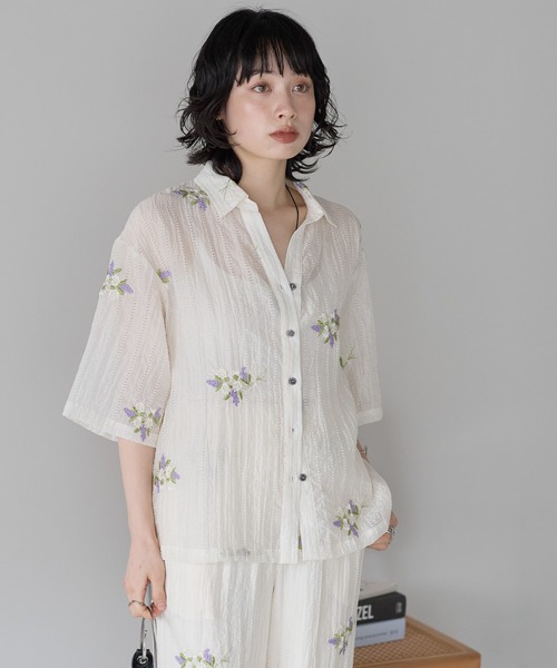 SOTT(ソット)の「花刺繍スキッパーシャツ(シャツ/ブラウス・レディース・オフホワイト/ブラック・FREE)」の8枚目の写真