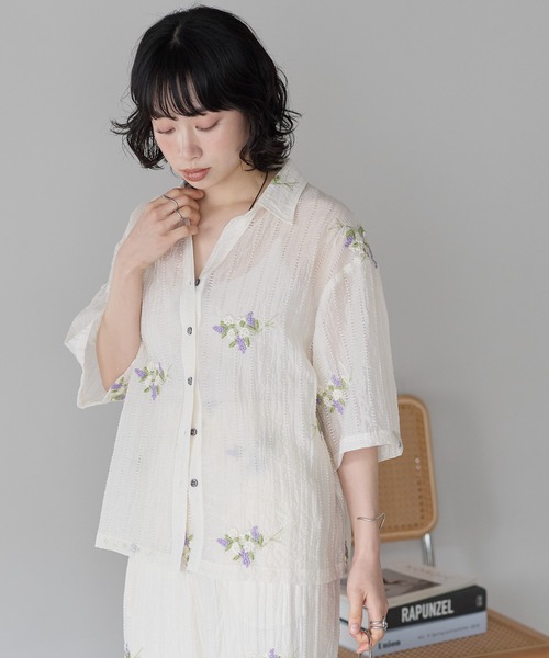 SOTT(ソット)の「花刺繍スキッパーシャツ(シャツ/ブラウス・レディース・オフホワイト/ブラック・FREE)」の10枚目の写真