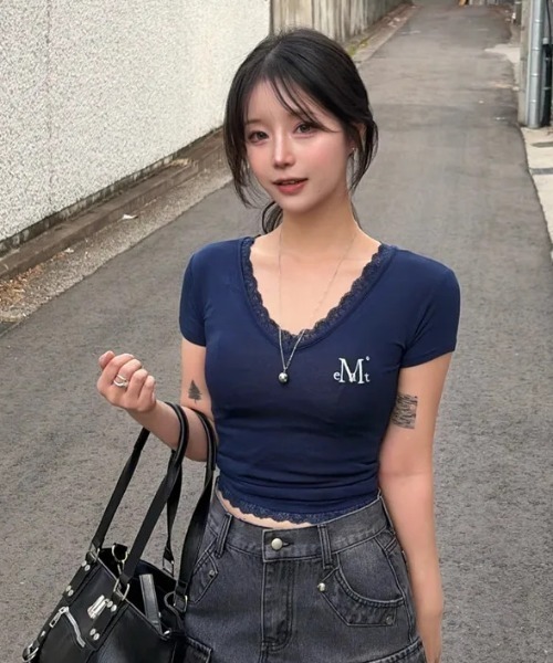 MUCENT(ムセント)の「◇MUCENT◇ブランド直輸入正規品/SUNNIOR LACE V-NECK HALF T サニアレースVネック半袖Tシャツ(Tシャツ/カットソー・レディース・アイボリー/ブラック/グレー/パープル/ネイビー/ピンク・FREE)」の4枚目の写真