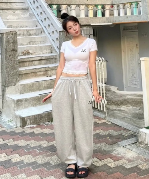 MUCENT（ムセント）の「◇MUCENT◇ブランド直輸入正規品/SUNNIOR LACE V-NECK HALF T サニアレースVネック半袖Tシャツ（Tシャツ/カットソー・レディース・アイボリー/ブラック/グレー・FREE）」の10枚目の写真