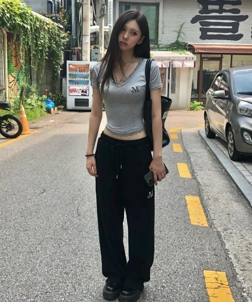 MUCENT（ムセント）の「◇MUCENT◇ブランド直輸入正規品/SUNNIOR LACE V-NECK HALF T サニアレースVネック半袖Tシャツ（Tシャツ/カットソー・レディース・アイボリー/ブラック/グレー・FREE）」の12枚目の写真