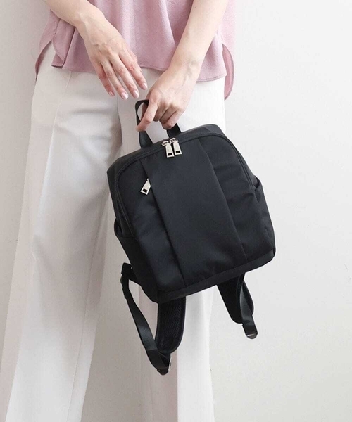 MK MICHEL KLEIN（エムケーミッシェルクラン）の「[撥水]フロントタックデザインミニリュック（バックパック/リュック・レディース・ブルー/ピンク/ブラック・00）」の2枚目の写真