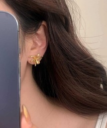 耳元に咲く、フラワーモチーフピアス