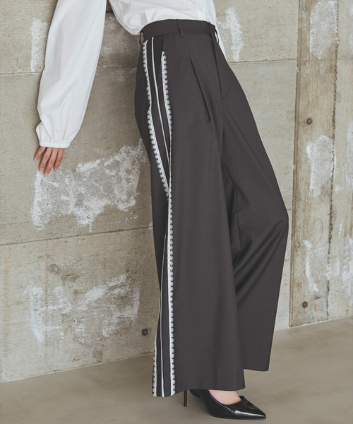 AND COUTURE(アンドクチュール)の「サイドレースラインパンツ(その他パンツ・レディース・チャコールグレー/ブラック・MEDIUM/SMALL)」の15枚目の写真