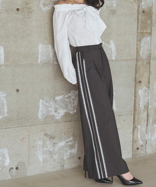 AND COUTURE(アンドクチュール)の「サイドレースラインパンツ(その他パンツ・レディース・チャコールグレー/ブラック・MEDIUM/SMALL)」の16枚目の写真