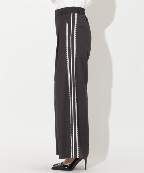 AND COUTURE(アンドクチュール)の「サイドレースラインパンツ(その他パンツ・レディース・チャコールグレー/ブラック・MEDIUM/SMALL)」の20枚目の写真