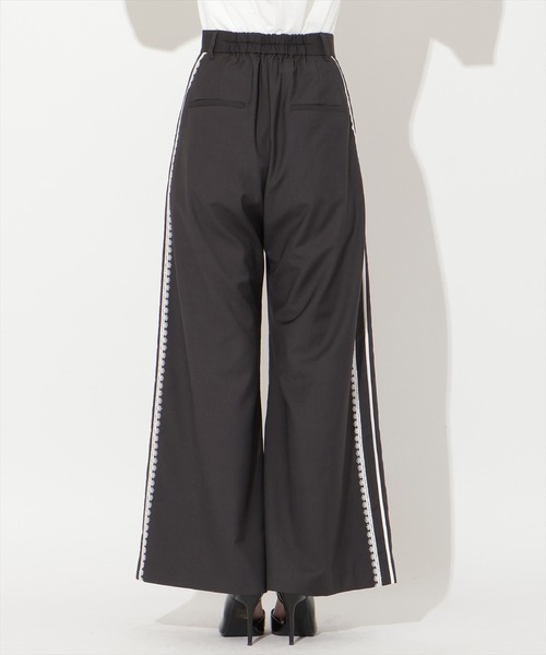 AND COUTURE(アンドクチュール)の「サイドレースラインパンツ(その他パンツ・レディース・チャコールグレー/ブラック・MEDIUM/SMALL)」の21枚目の写真