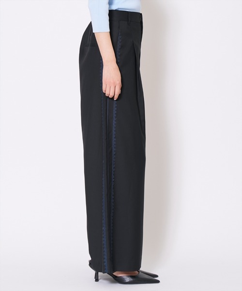 AND COUTURE(アンドクチュール)の「サイドレースラインパンツ(その他パンツ・レディース・チャコールグレー/ブラック・MEDIUM/SMALL)」の5枚目の写真