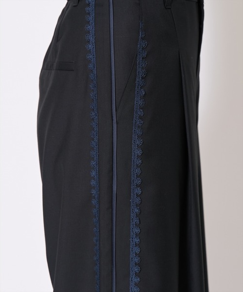 AND COUTURE(アンドクチュール)の「サイドレースラインパンツ(その他パンツ・レディース・チャコールグレー/ブラック・MEDIUM/SMALL)」の9枚目の写真