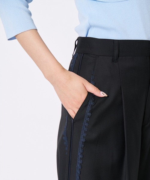 AND COUTURE(アンドクチュール)の「サイドレースラインパンツ(その他パンツ・レディース・チャコールグレー/ブラック・MEDIUM/SMALL)」の10枚目の写真