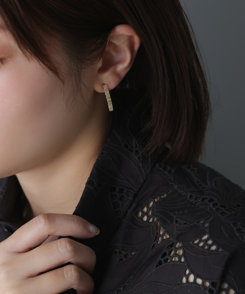 Lilas(リラ)の「《WEB限定》スクエアラインピアス K10(両耳)(ピアス(両耳用)・レディース・ゴールド・FREE)」の1枚目の写真