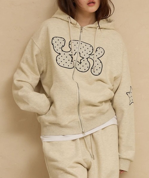 WaiKei（ワイケイ）の「セットアップ着用可能【UNISEX】Wai Kei／アップリケドットジップ（パーカー・レディース・ベージュ/ブラック・LARGE/MEDIUM）」の2枚目の写真