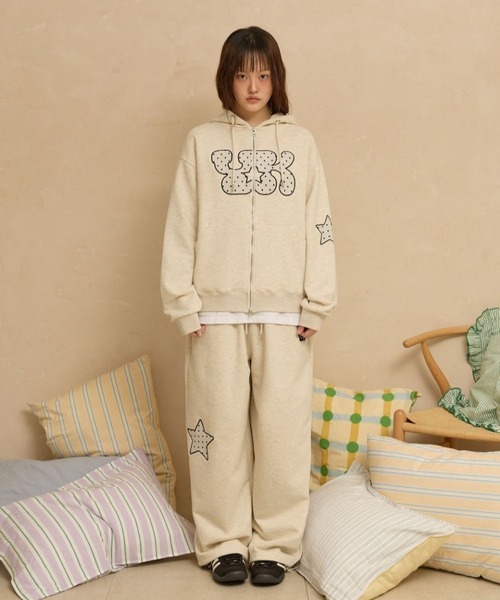 WaiKei（ワイケイ）の「セットアップ着用可能【UNISEX】Wai Kei／アップリケドットジップ（パーカー・レディース・ベージュ/ブラック・LARGE/MEDIUM）」の3枚目の写真