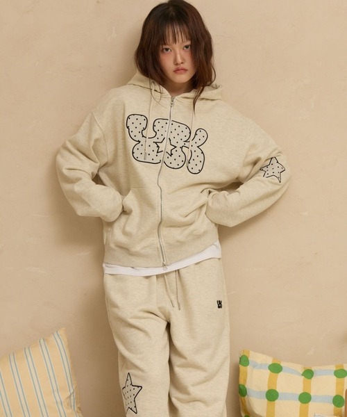 WaiKei（ワイケイ）の「セットアップ着用可能【UNISEX】Wai Kei／アップリケドットジップ（パーカー・レディース・ベージュ/ブラック・LARGE/MEDIUM）」の5枚目の写真