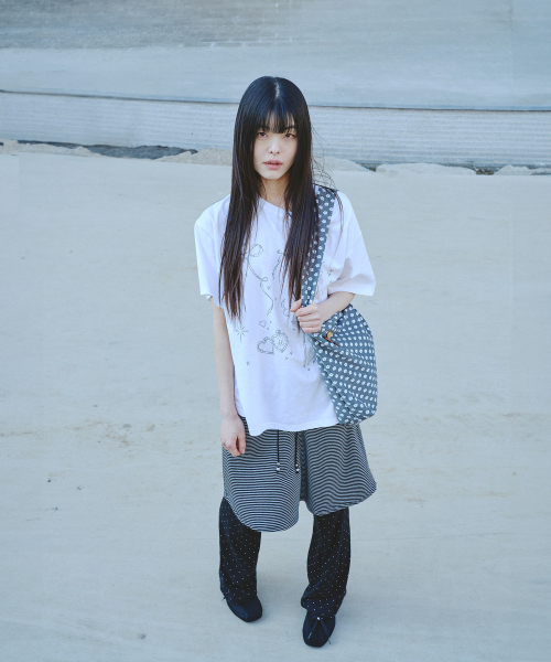 MIHEV(ミヘブ)の「ミユラブリー チャーム オーバーサイズ 半袖Tシャツ ホワイト(Tシャツ/カットソー・レディース・その他・FREE)」の3枚目の写真