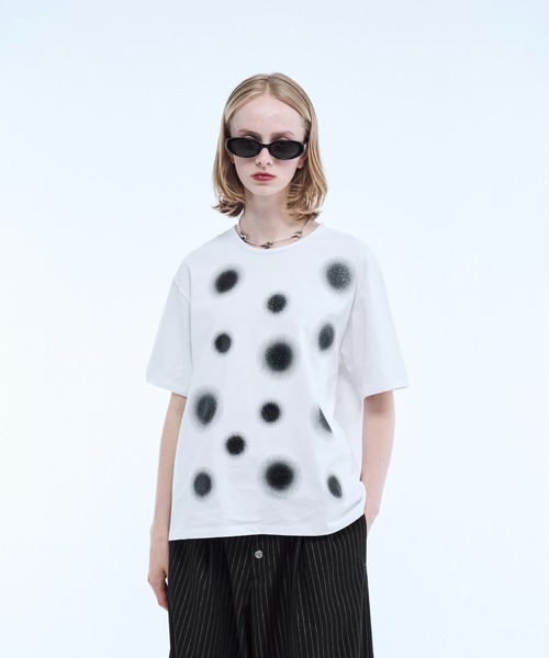 seyto(セイト)の「Gradation lame dot print graphic tee / グラデーションラメドットプリントグラフィックTシャツ(Tシャツ/カットソー・メンズ・ホワイト/ブラック/レッド・1/3/2)」の7枚目の写真