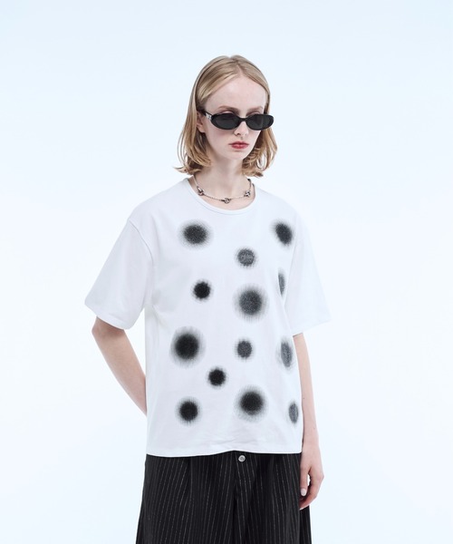 seyto(セイト)の「Gradation lame dot print graphic tee / グラデーションラメドットプリントグラフィックTシャツ(Tシャツ/カットソー・メンズ・ホワイト/ブラック/レッド・1/3/2)」の8枚目の写真