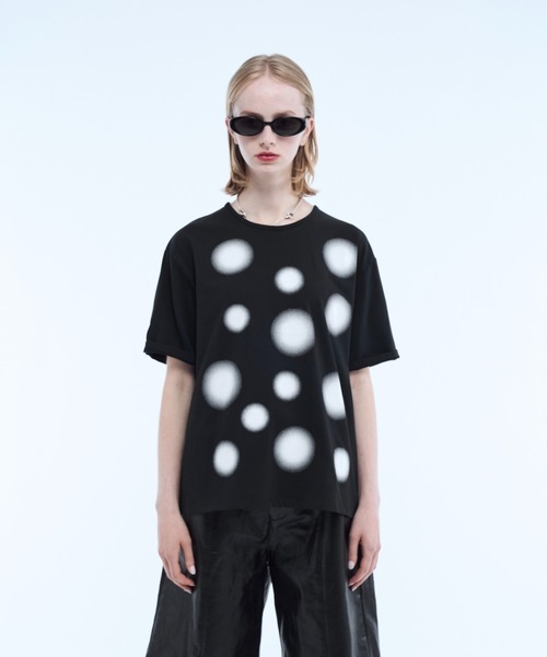 seyto(セイト)の「Gradation lame dot print graphic tee / グラデーションラメドットプリントグラフィックTシャツ(Tシャツ/カットソー・メンズ・ホワイト/ブラック/レッド・1/3/2)」の18枚目の写真