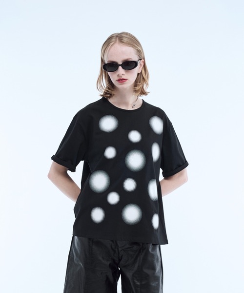 seyto(セイト)の「Gradation lame dot print graphic tee / グラデーションラメドットプリントグラフィックTシャツ(Tシャツ/カットソー・メンズ・ホワイト/ブラック/レッド・1/3/2)」の22枚目の写真