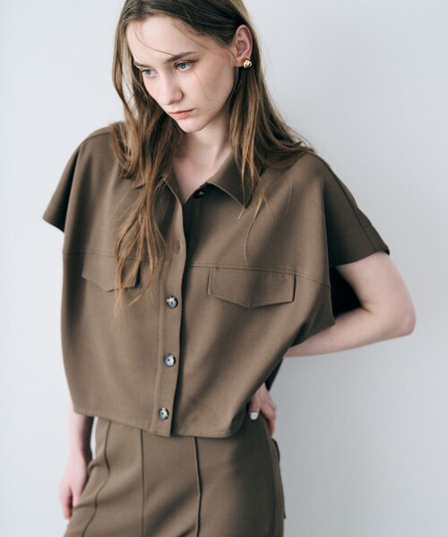 uncrave(アンクレイヴ)の「ジョーゼットダブルジャージー トップス(シャツ/ブラウス・レディース・ブルー系/ベージュ系/ホワイト系/ブラック系・F)」の1枚目の写真