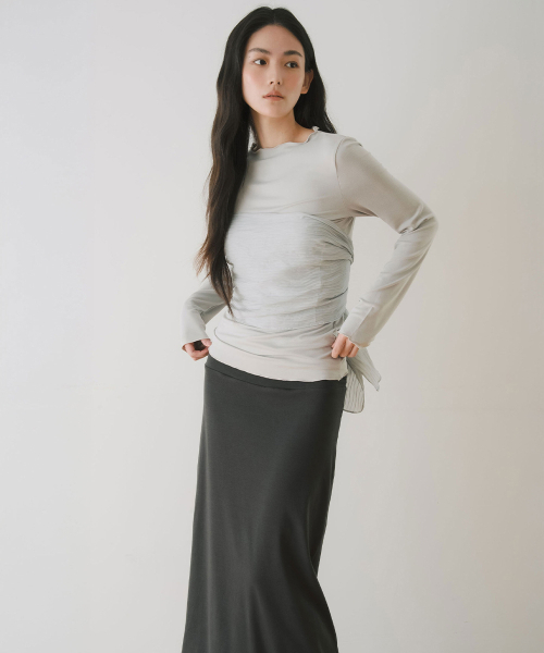 YEARNING（イヤニング）の「DOUBLE LAYERED SHIRRING MAXI SKIRT, CHARCOAL（スカート・レディース・その他・FREE）」の3枚目の写真
